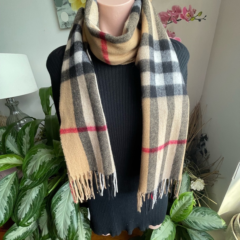 Burberry Cashmere Shawl/Muffler. - Picture 14 of 14